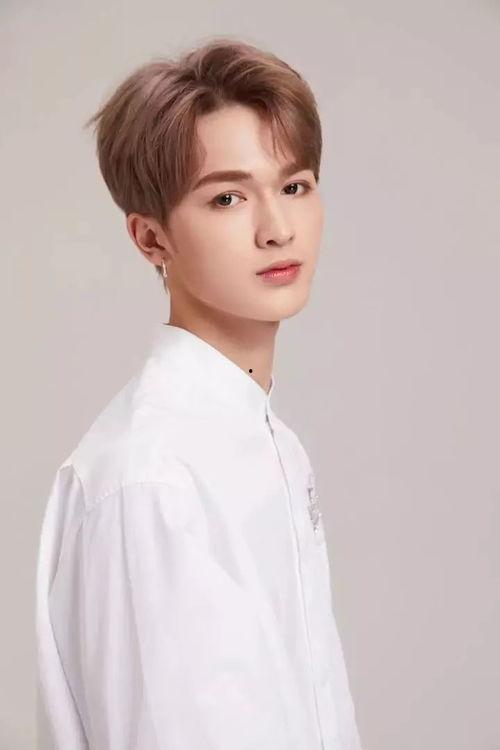 朱正廷乐华吃瓜视频,揭秘偶像幕后趣事